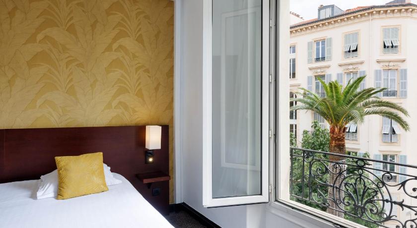 1 King Bed, Nonsmoking, Deluxe Room, Larger Room, Twin Beds On Request fotója 1