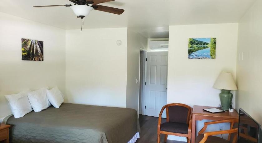 Image of Queen Room with Two Queen Beds 0