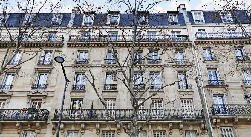 Experience Parisian Lifestyle: 2BR Porte Maillot - main image