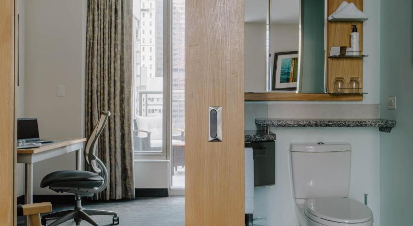 Image of Deluxe Room 10