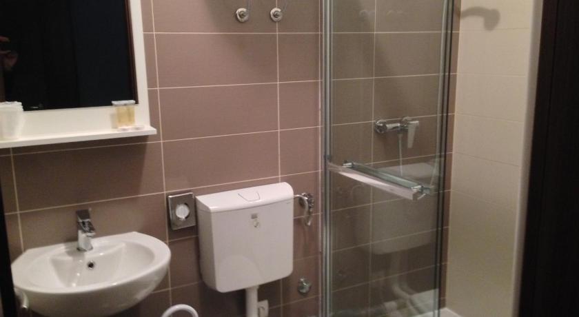 Riva Rooms photo