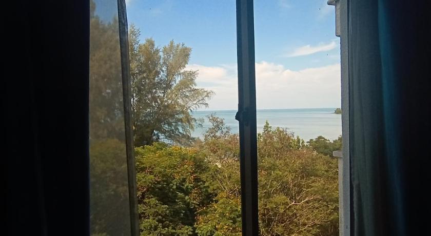 Resort Apartment Depan Laut - image 10