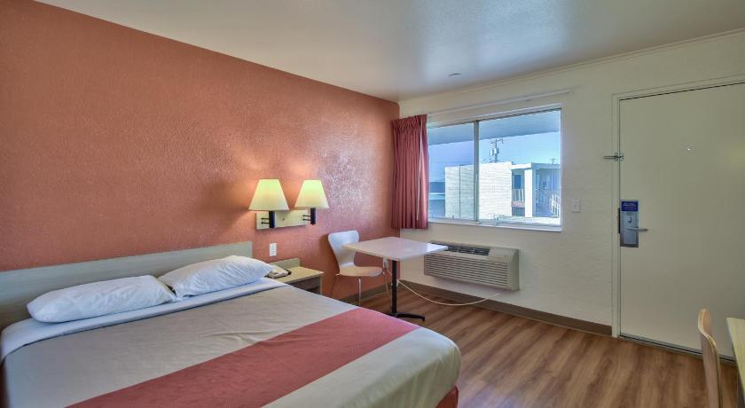 Motel 6-Youngtown, AZ - Phoenix - Sun City