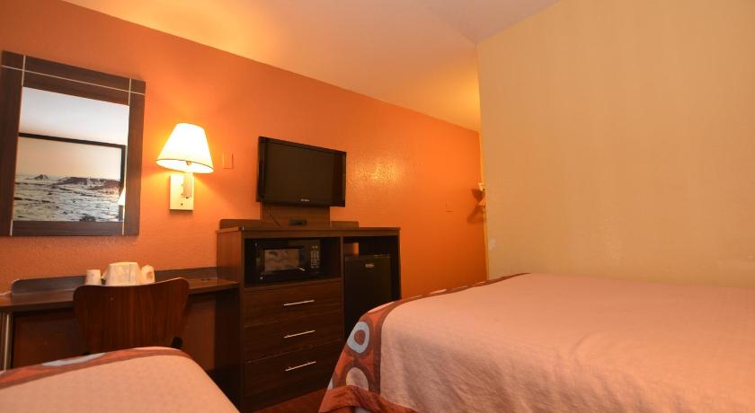 Super 8 By Wyndham Midwest City Ok photo