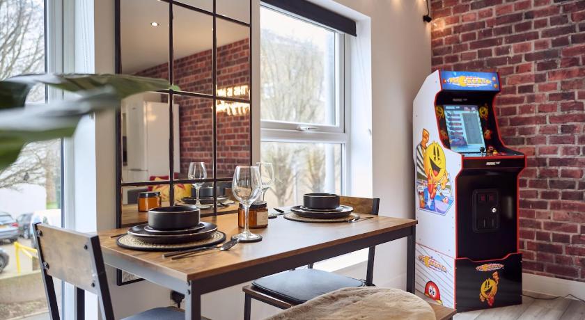 New Flat with PAC-MANIA & FREE PARKING