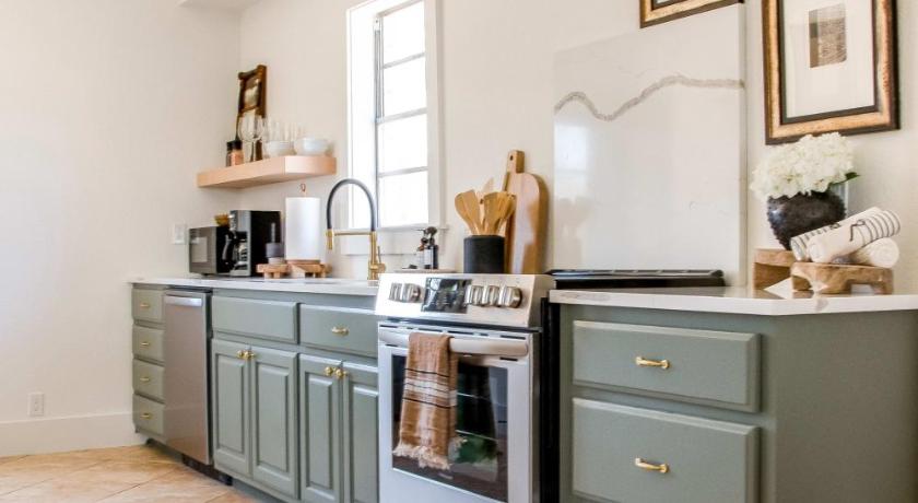 弗雷德里克斯堡 The Gable - 3 BLKS from Main St 4星级 住宿 餐厅