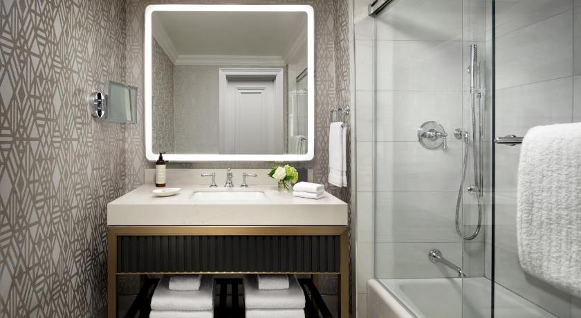 รูปของDeluxe View 2 Doubles, River Valley View, Shower With Bathtub 2