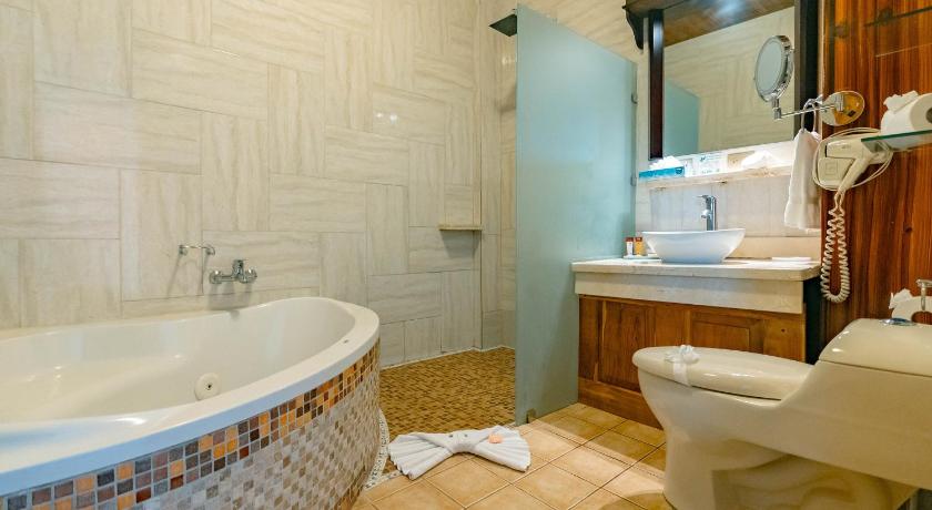 Image of Deluxe Room with Partial Ocean View 3