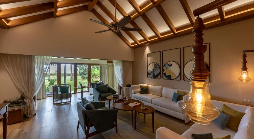 Image of Grand Villa Sea View King Bed 0