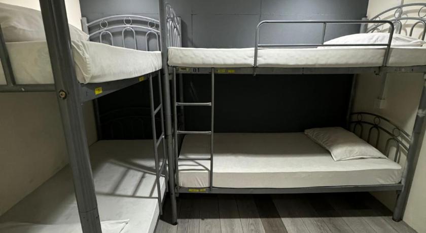 Image of 4 Bed Family Room (Price per room) 1