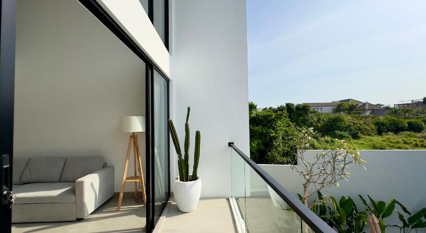 The R Apartment Pererenan - image 5