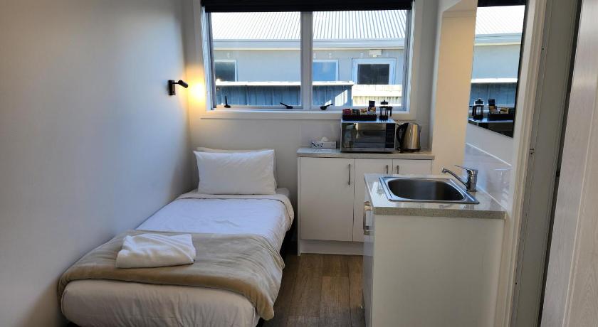Image of Standard Single Room 6