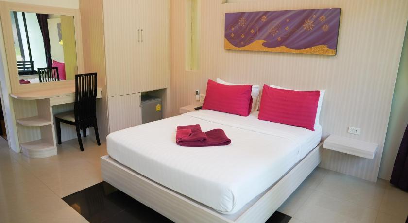 Image of Bungalow 1 Large Double Bed 4
