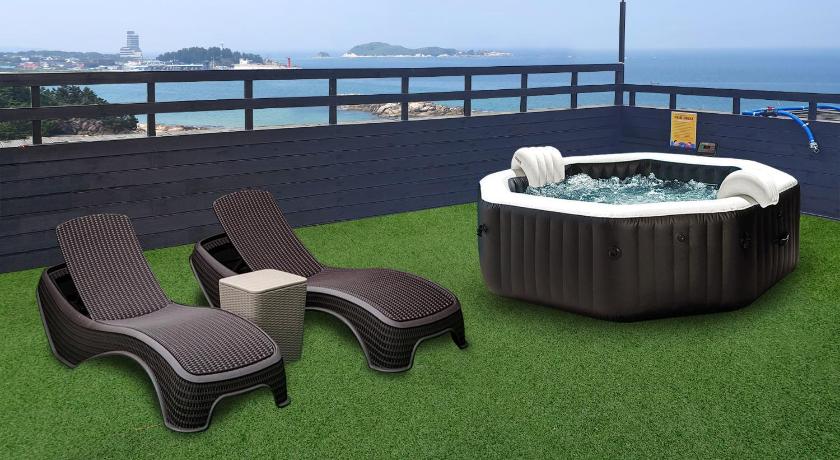 Image of Royal Suite Ocean Terrace - Water Spa 15