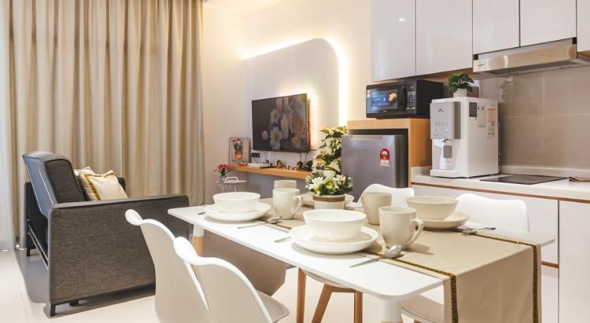 Kota Kinabalu Charis Seaview Suites at The Shore Kota Kinabalu 3-Star Guesthouse pool