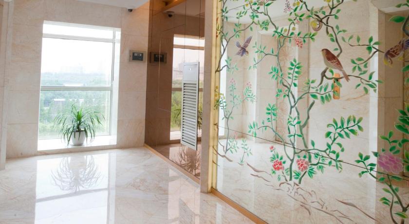 Image of Deluxe City View King Room 4