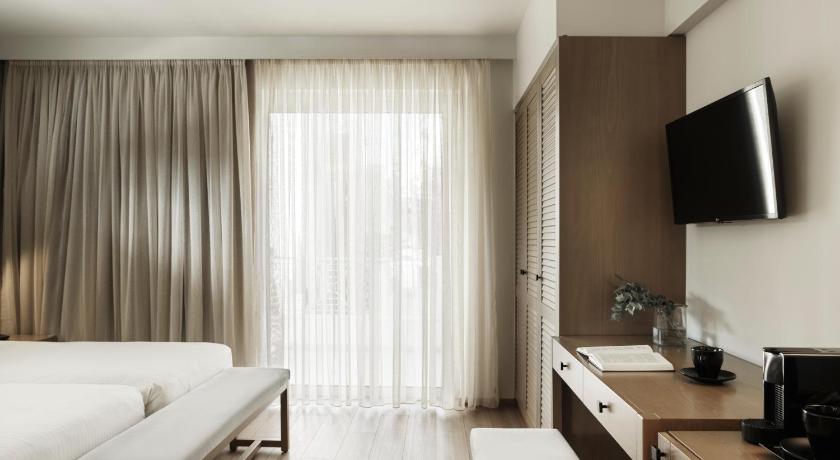 Image of Deluxe Family Room 0