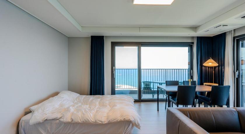 束草 More Than Sokcho Lighthouse Branch 4つ星 ホテル レストラン