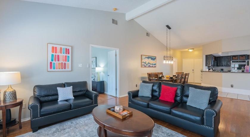 サンアントニオ Beautiful Home with Pool, Games & Covered Patio 4つ星 宿泊施設 スイート