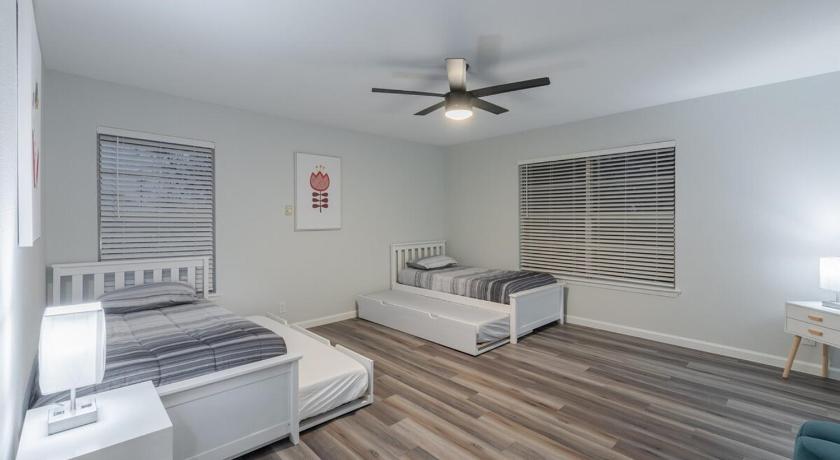 샌안토니오 (TX) Luxurious home with Hot tub & Tree Deck by 6Flags 5성급 숙소 수영장