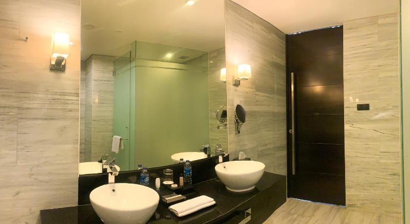 Image of Junior Suite Room 8