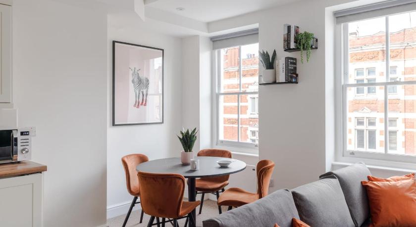 The Fitz n’ Glamour a dazzling 1 BR apt in London - main image