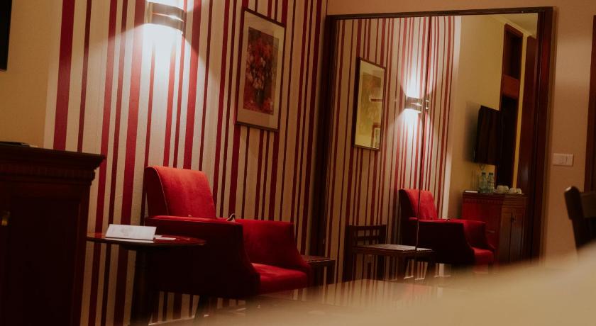 Image of Executive Suite 8