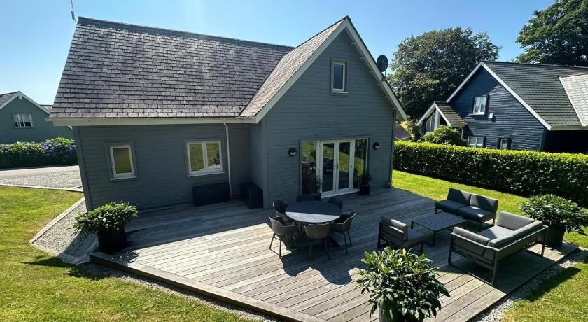 Trewhiddle Retreat V14 by Together Travel - Luxury 4-Bedroom Villa