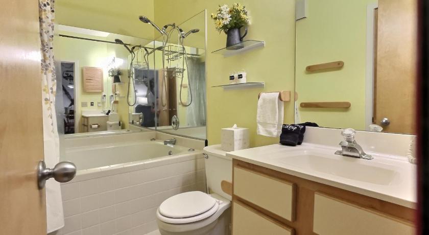 Killington (VT) Bearmont- Pool, HotTub, FirePit, AC, Gym, Sauna 5-Star Accommodation pool