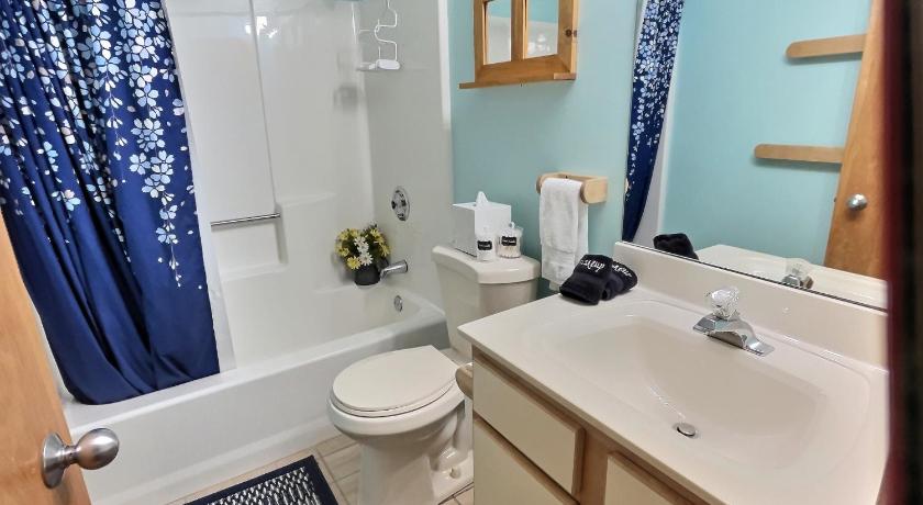 Killington (VT) Bearmont- Pool, HotTub, FirePit, AC, Gym, Sauna 5-Star Accommodation view