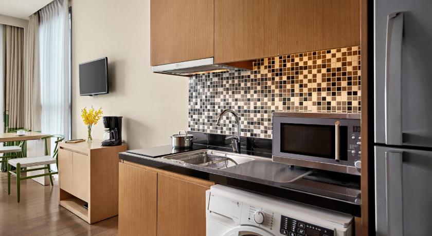 Image of Studio apartment, balcony, Han River views , fu lly equipped kitchens - 1 king bed 1
