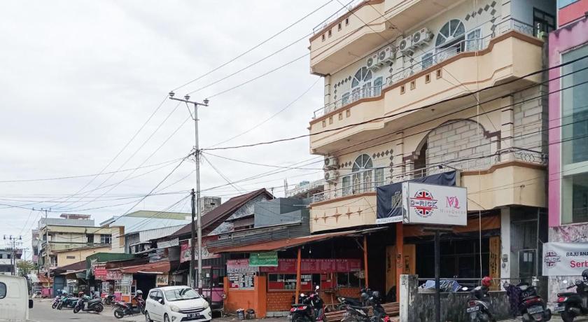 タラカン RedDoorz near Grand Tarakan Mall 2つ星 ホテル レストラン