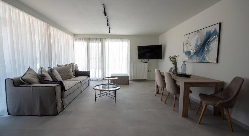 N & M Suites