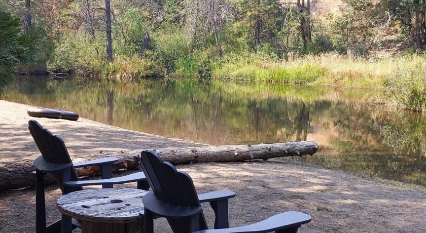 Cave Junction Buck and Does Tipi - 20' - Sleeps up to 4 4-Star Accommodation amenity