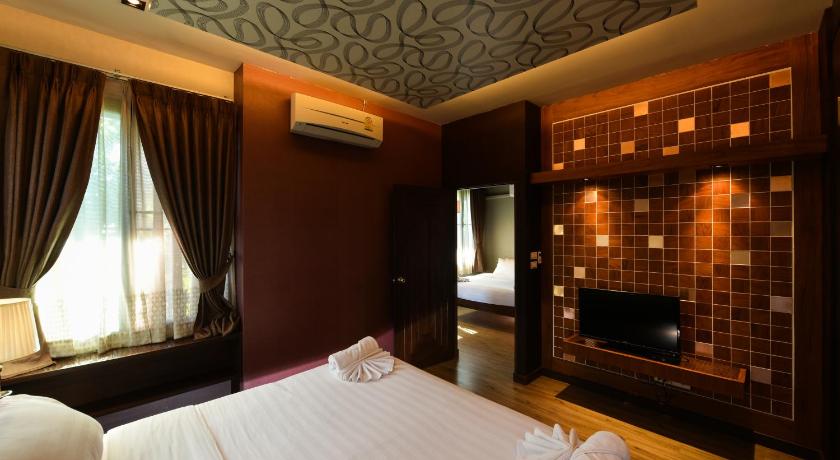 Image of Family Room 10