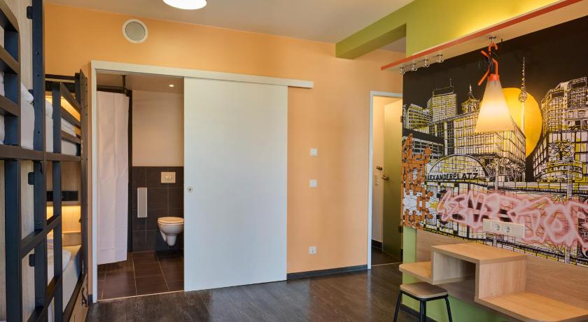 Ágy egy 8 ágyas hálóteremben (Bed in 8-Bed Dormitory Room) fotója 1