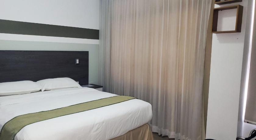 Image of Deluxe Room with City View 5