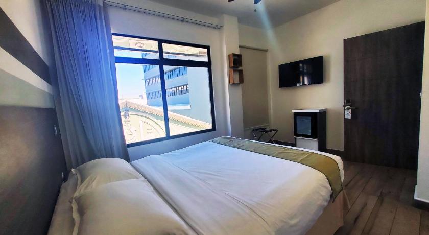 Image of Deluxe Room with City View 10