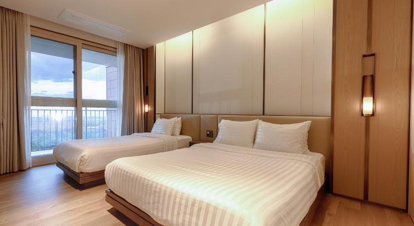 Image of Panorama View Gold Suite without Kitchen 3