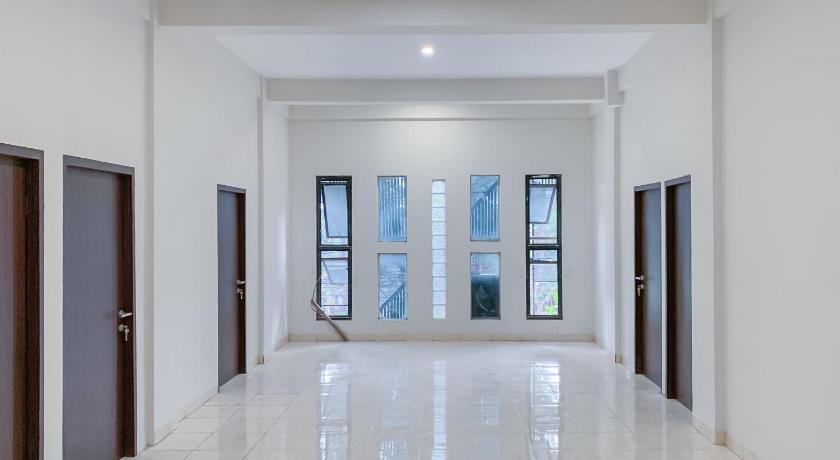 RedDoorz Plus @ D San Residence Buah Batu – Bandung, KY