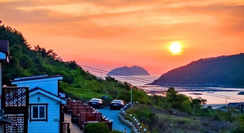 Wando Jeonnam Cheongsando Yeohaeng Pension 3-Star Guesthouse pool