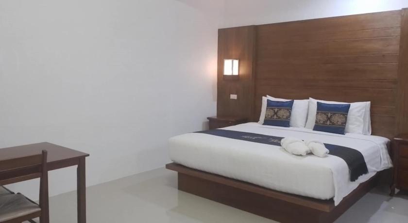 Image of Deluxe Double Room with Garden View 10