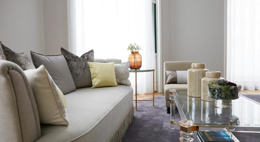 Image of Signature Suite 16