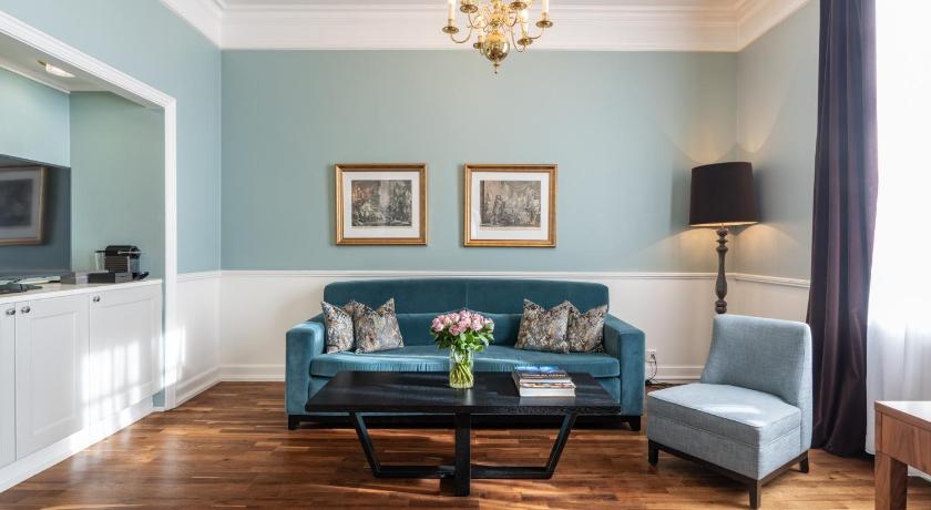 Image of Junior Suite with View 10