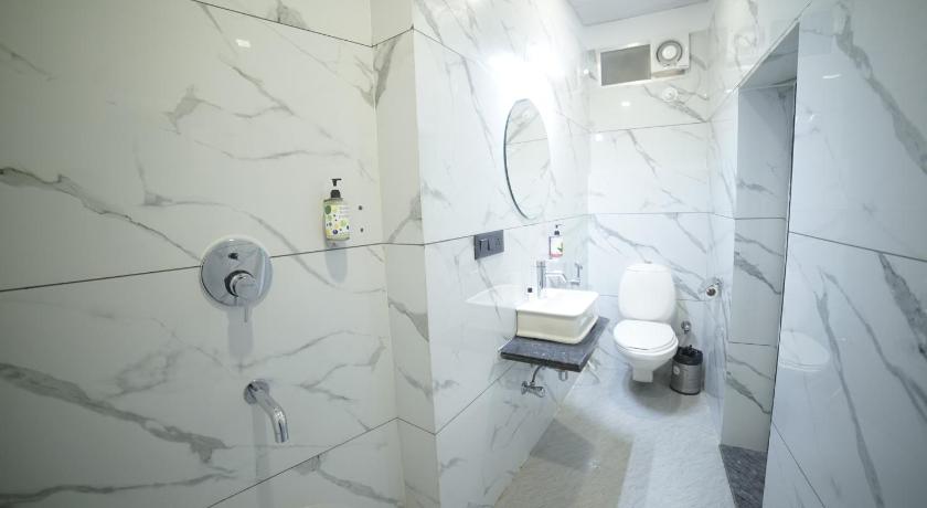 Image of Deluxe Double 9