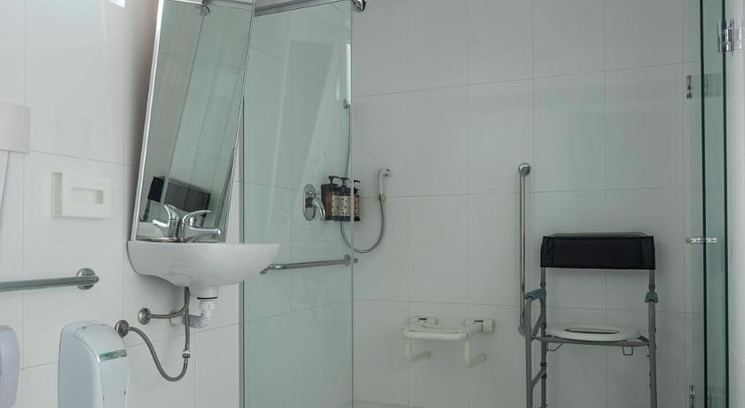 Image of Adapted Standard Twin room 2