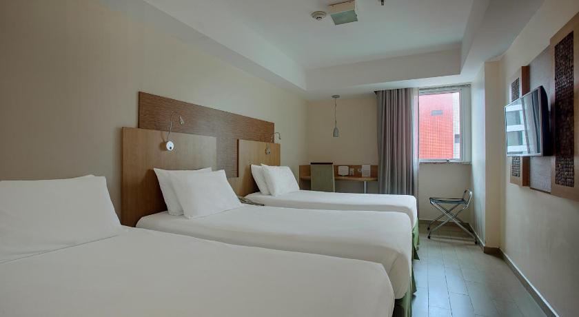 Image of Standard Room With Three Single Beds 1