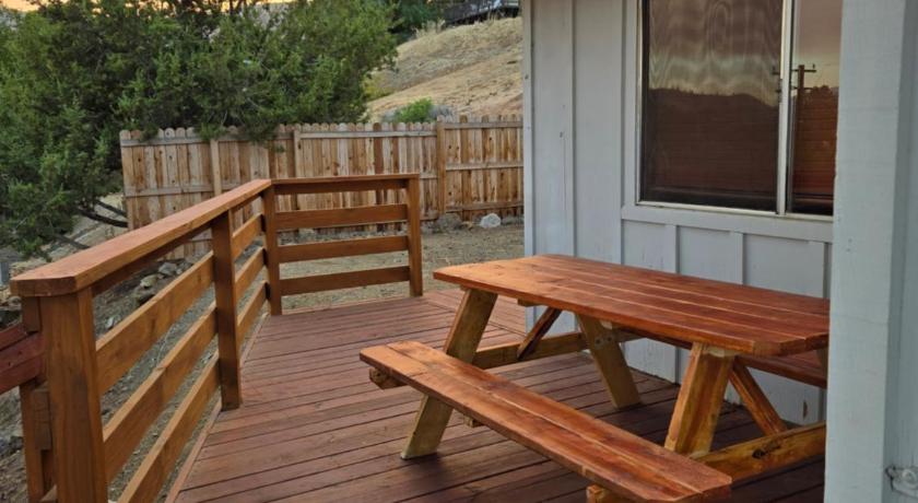 アップフォードハイツ (CA) 3BR Panoramic Lake View, Sequoia Forest, Kern County 4つ星 宿泊施設 外観
