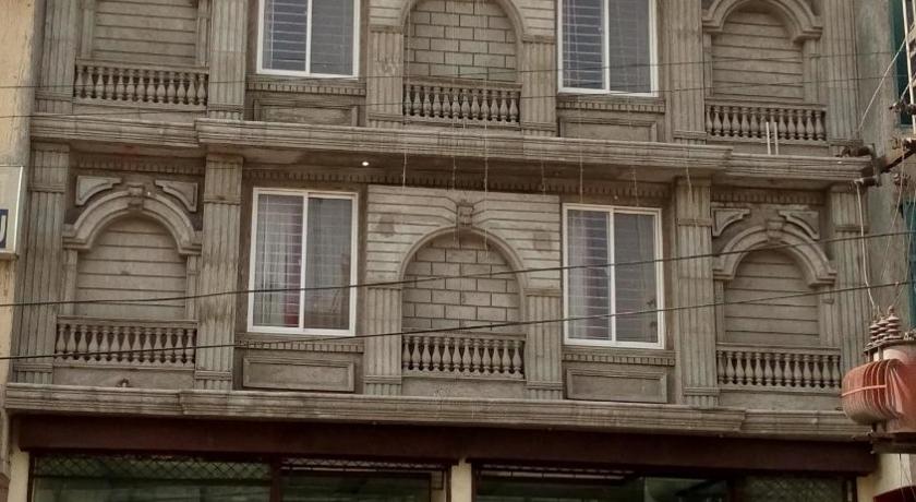 Fortville Hotel - image 4