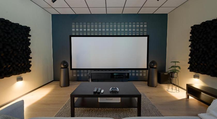 Foto Huoneisto elokuvateatterilla Studio apartment with the movie theater - Booking Diskon Spesial